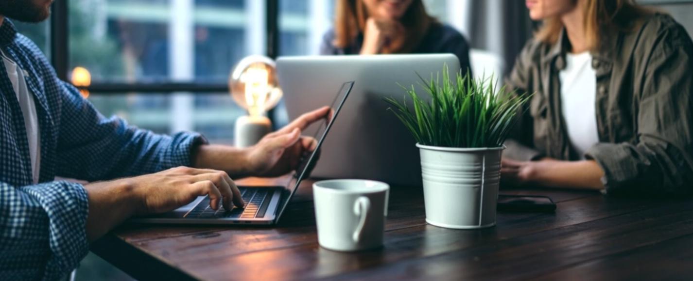 Interfaz intuitiva de ejercicios interactivos en plataforma de aprendizaje